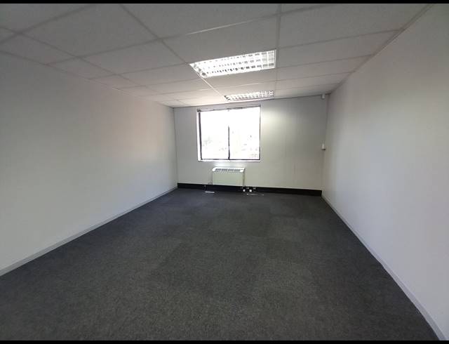 297M² OFFICE TO LET IN BRYANSTON